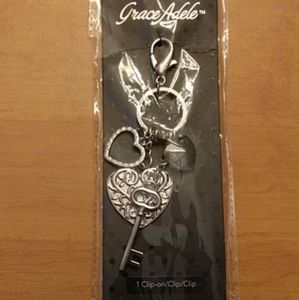 Grace Adele clip on. New